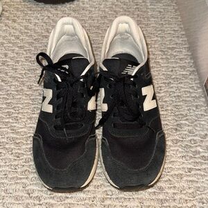 New Balance women’s Black Sneakers